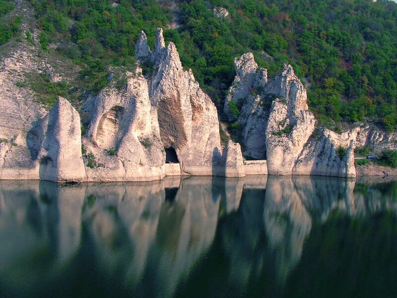 Rock Formations in Lake — Green, Serene