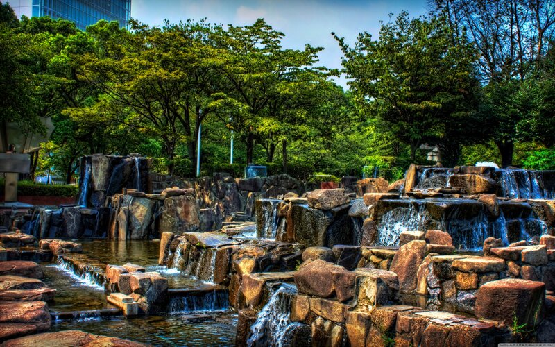 Rock Waterfall Feature — Green