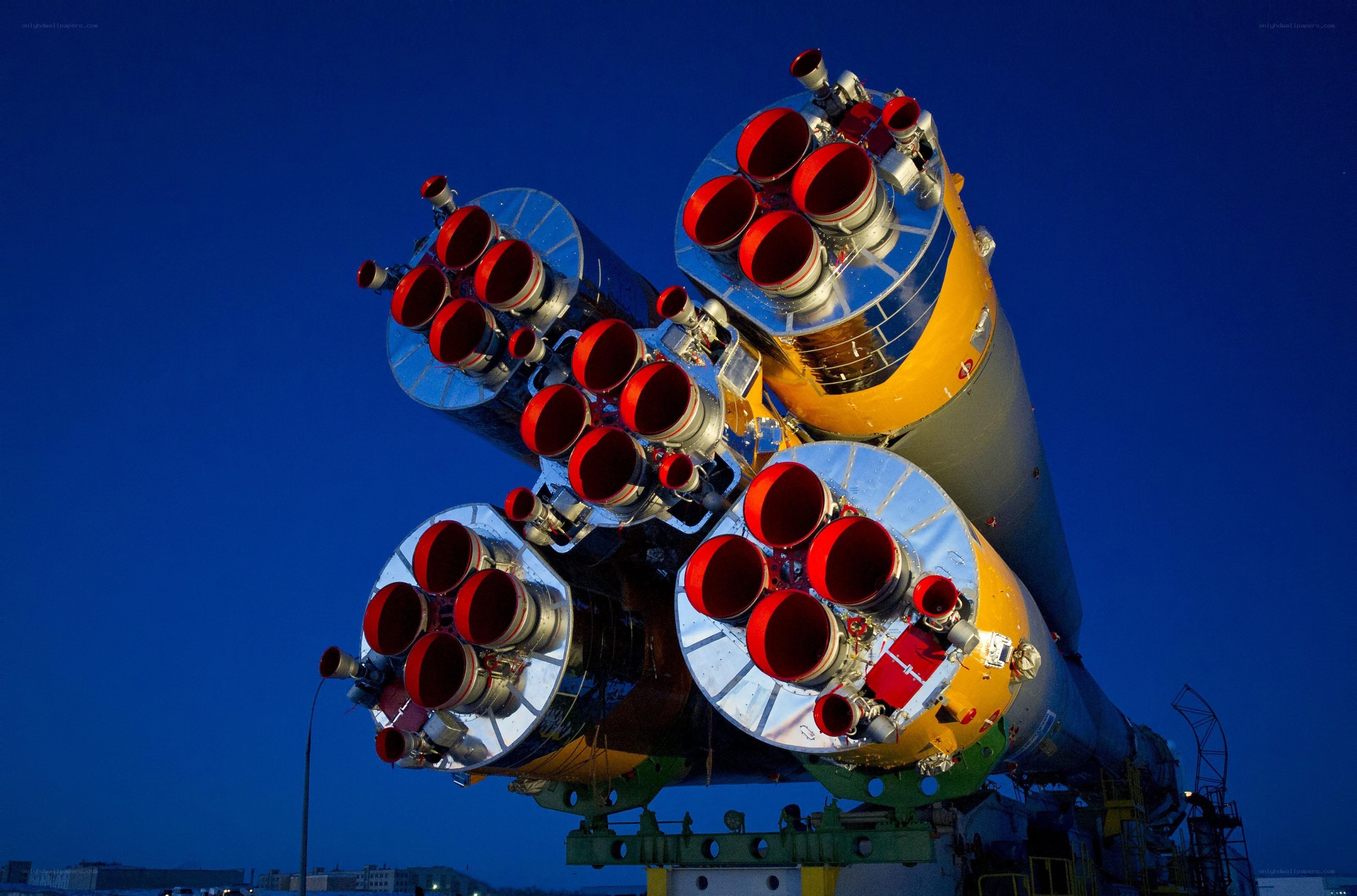 Rocket booster cluster
