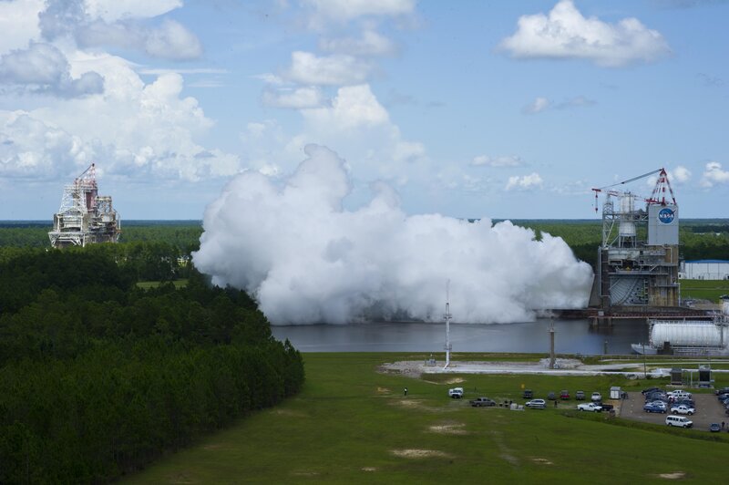 Rocket engine test at NASA facility