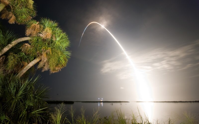 Rocket Launch Arc — Black, Dramatic