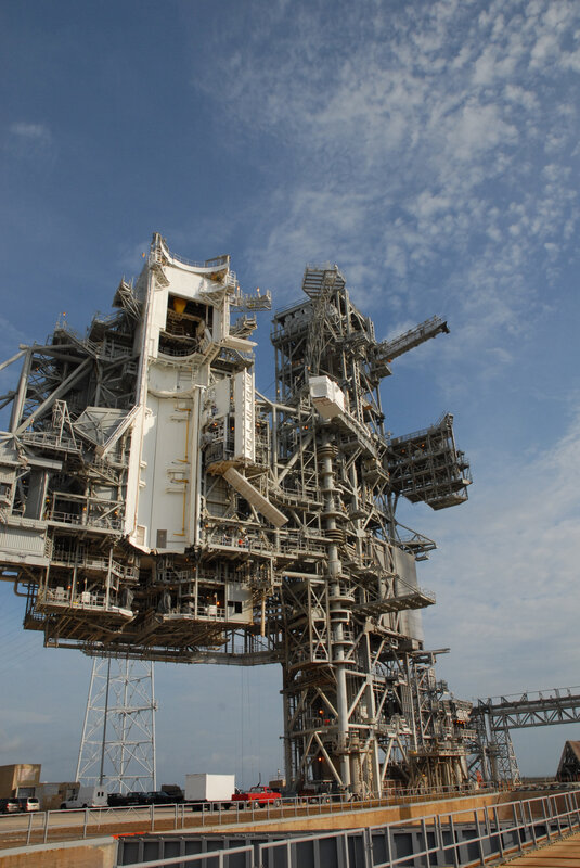 rocket launch structure
