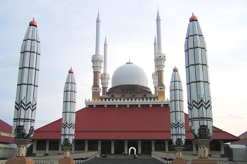 rocket-shaped minarets mosque