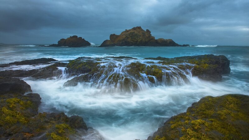 Rocks and waves at the coast