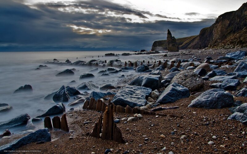 Rocky Beach at Dusk — Gray, Dramatic
