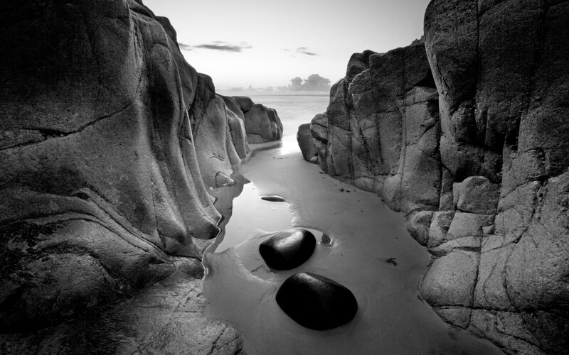 Rocky Beach Cove — Black