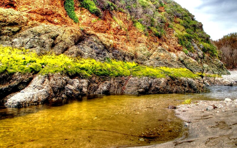 Rocky Cliff with Moss — Green