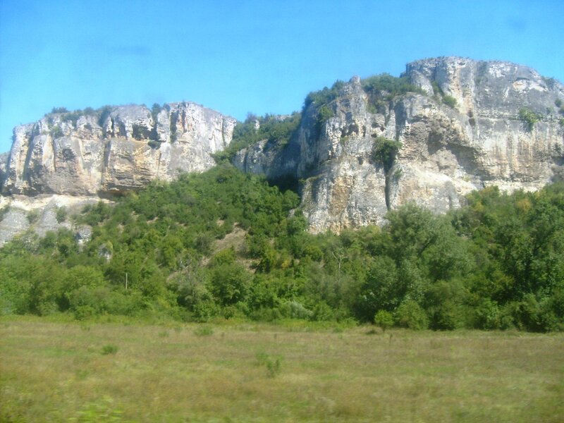 Rocky Cliffs and Trees — Green