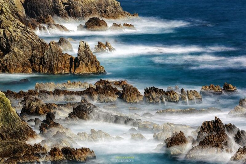 Rocky Coastline Waves — Blue