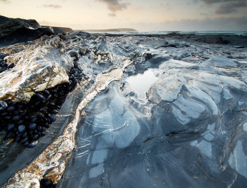 Rocky Shoreline at Low Tide — Gray, Serene, Sunset