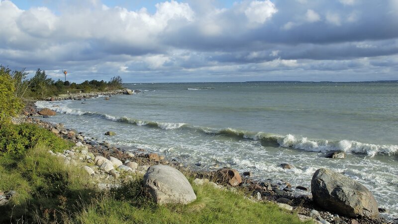 Rocky Shoreline Waves — Green