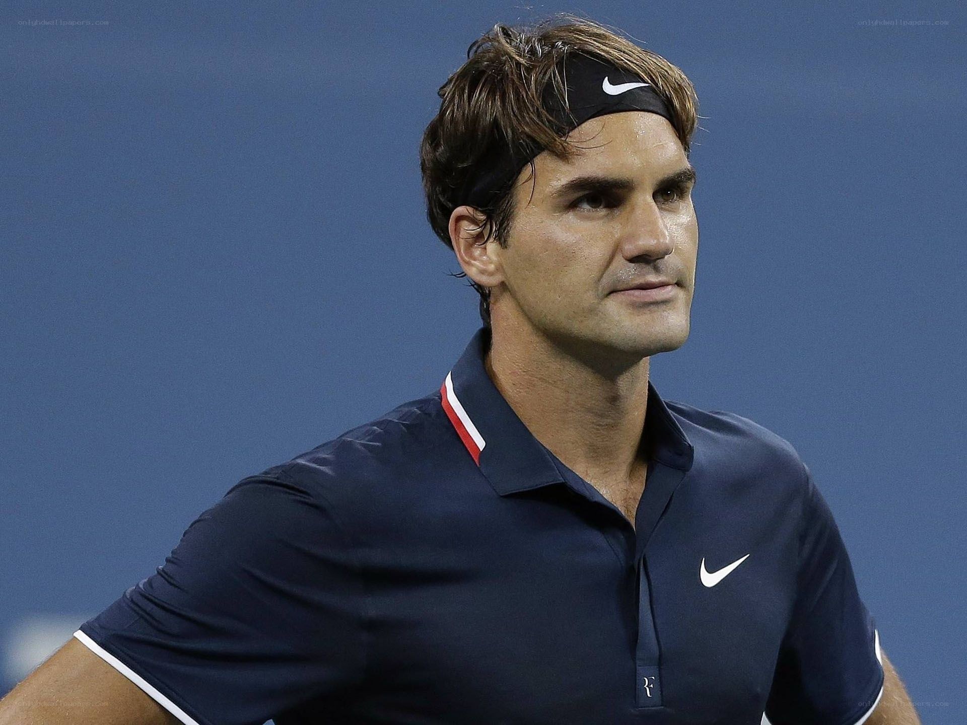 Roger Federer on tennis court