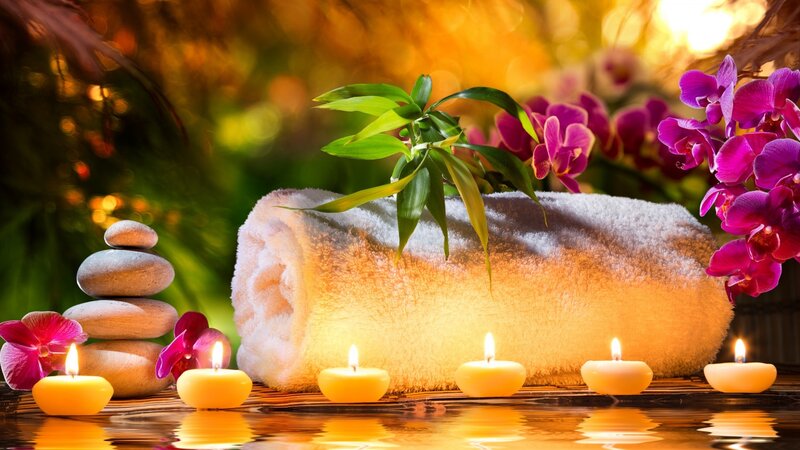 Rolled Towel with Candles — Yellow, Serene