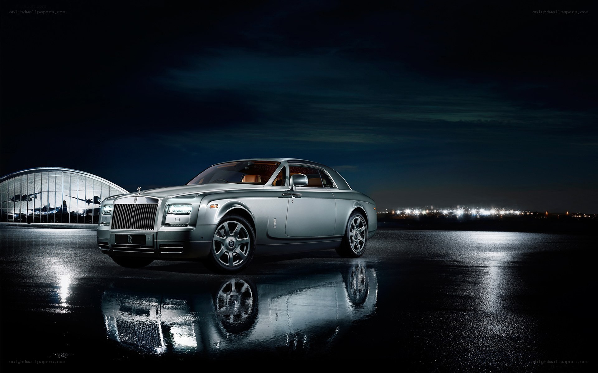Rolls-Royce at night