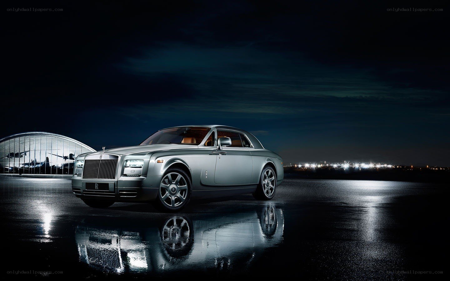 Rolls-Royce at night