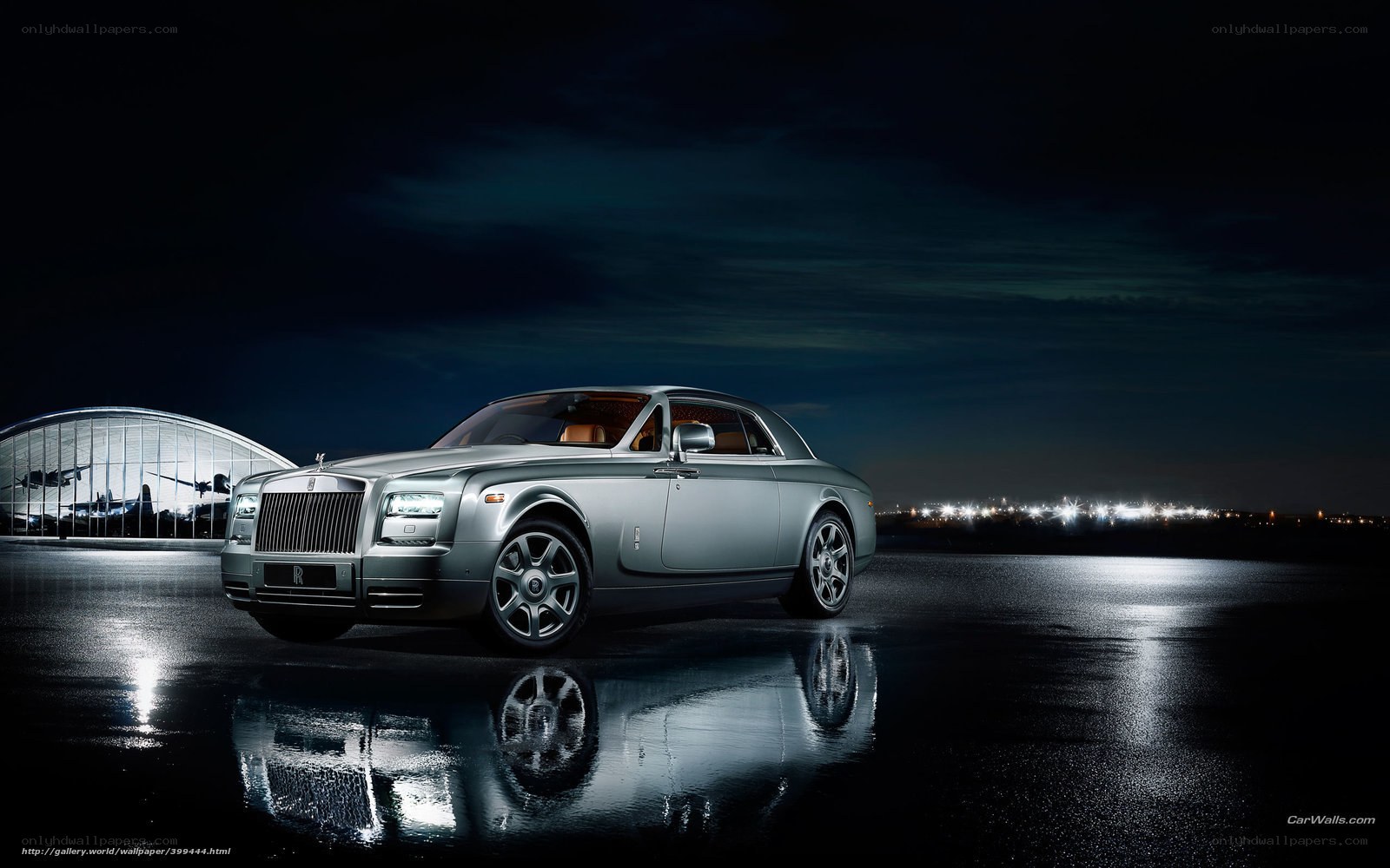 Rolls-Royce at night