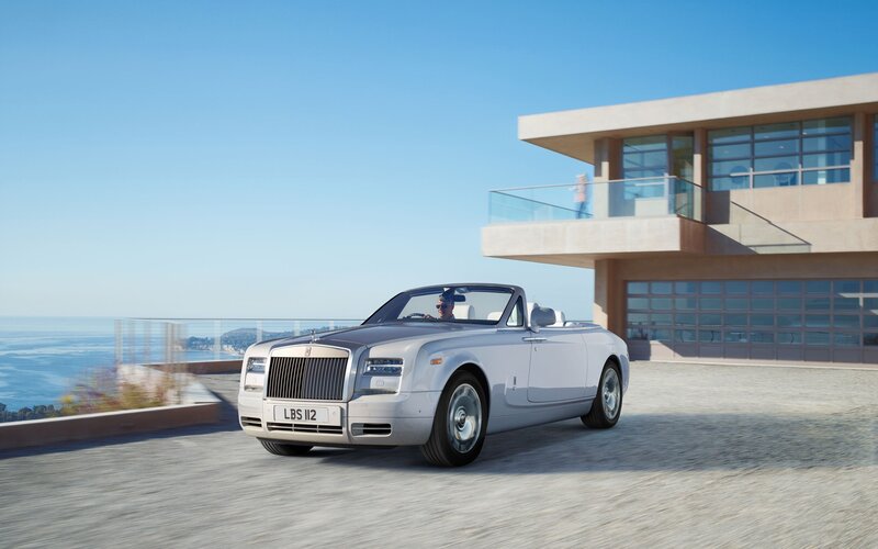 Rolls-Royce convertible by the sea