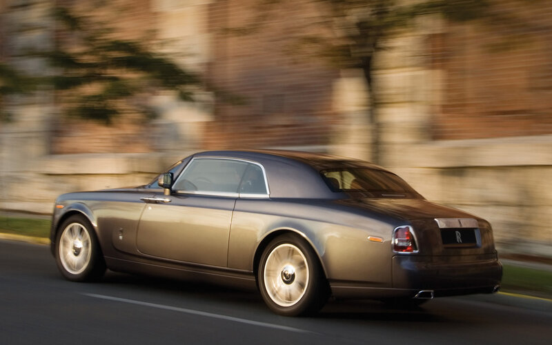 Rolls-Royce Coupe — Gray, Dynamic