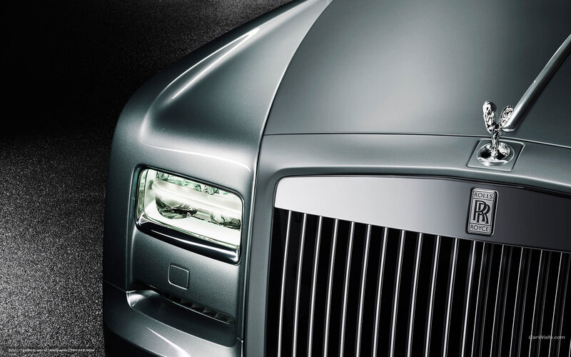 Rolls-Royce front grille and emblem
