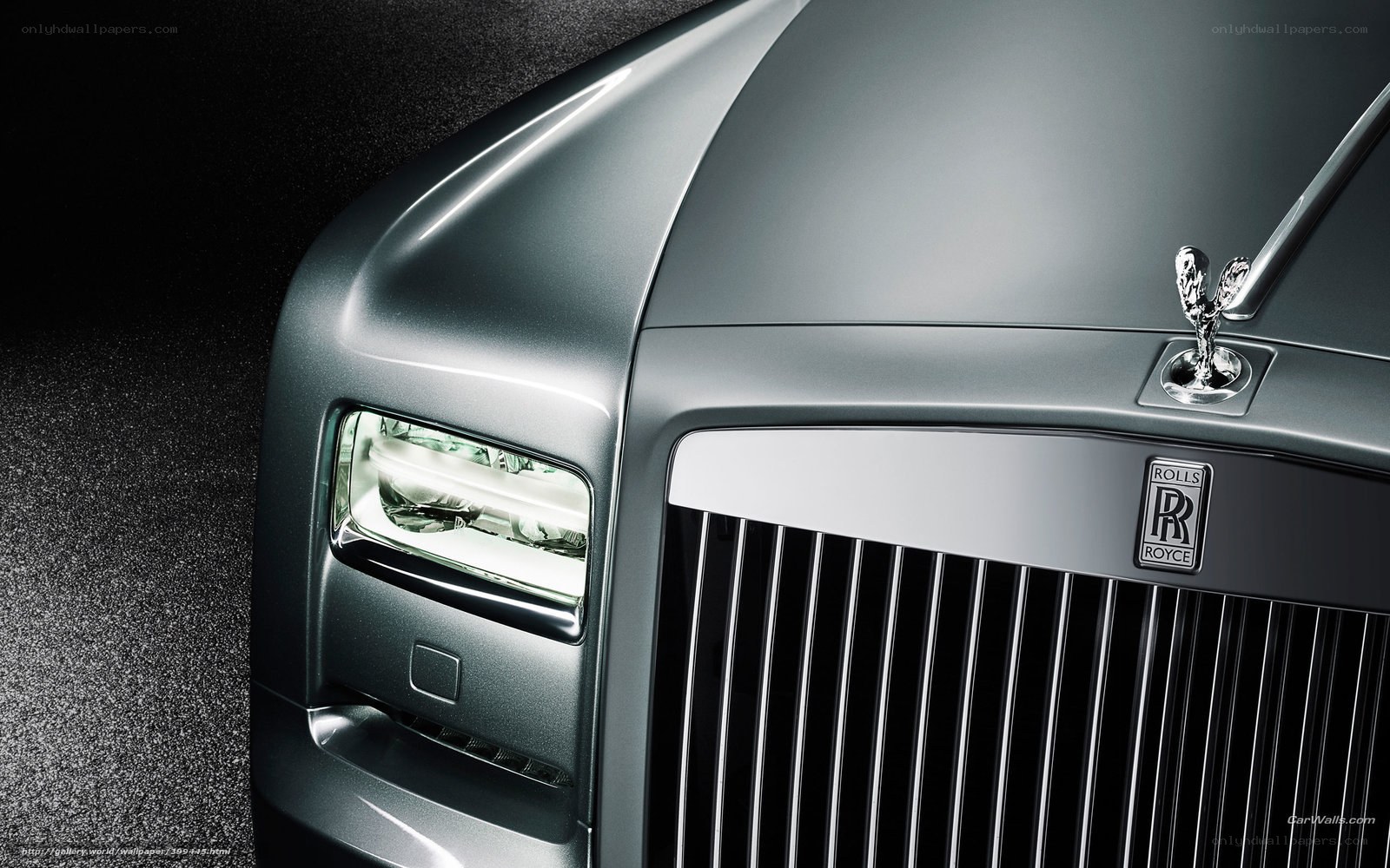 Rolls-Royce front grille and emblem