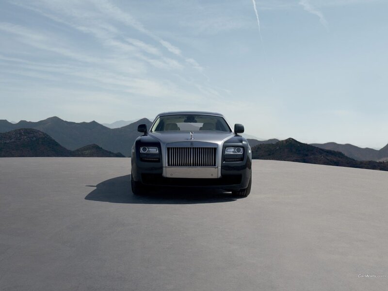 Rolls-Royce Ghost in desert
