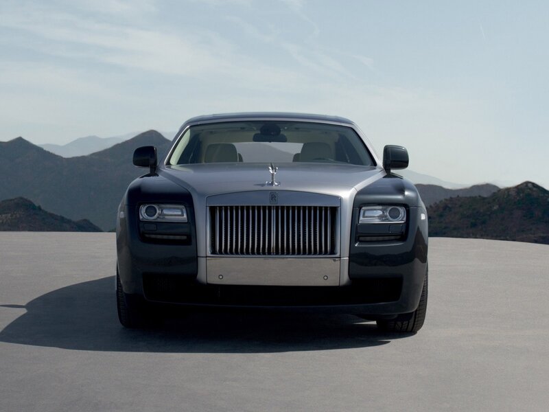 Rolls-Royce Ghost in desert