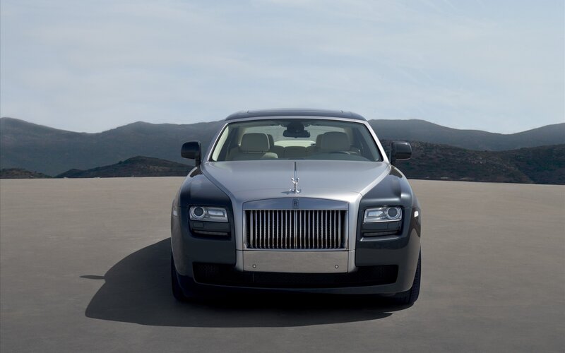 Rolls-Royce Ghost in desert