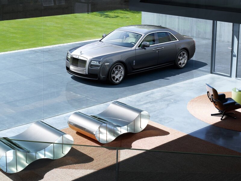 Rolls-Royce Ghost in modern setting