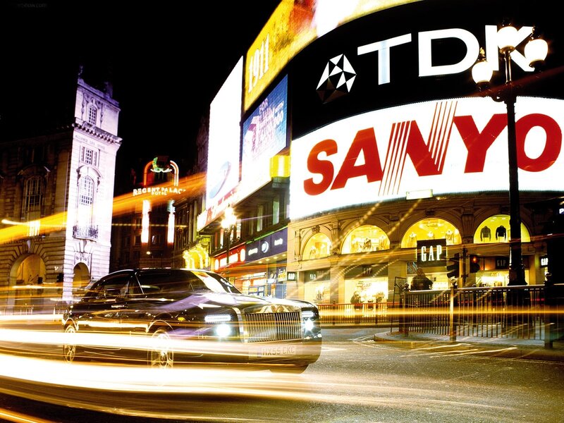 Rolls-Royce in London at night