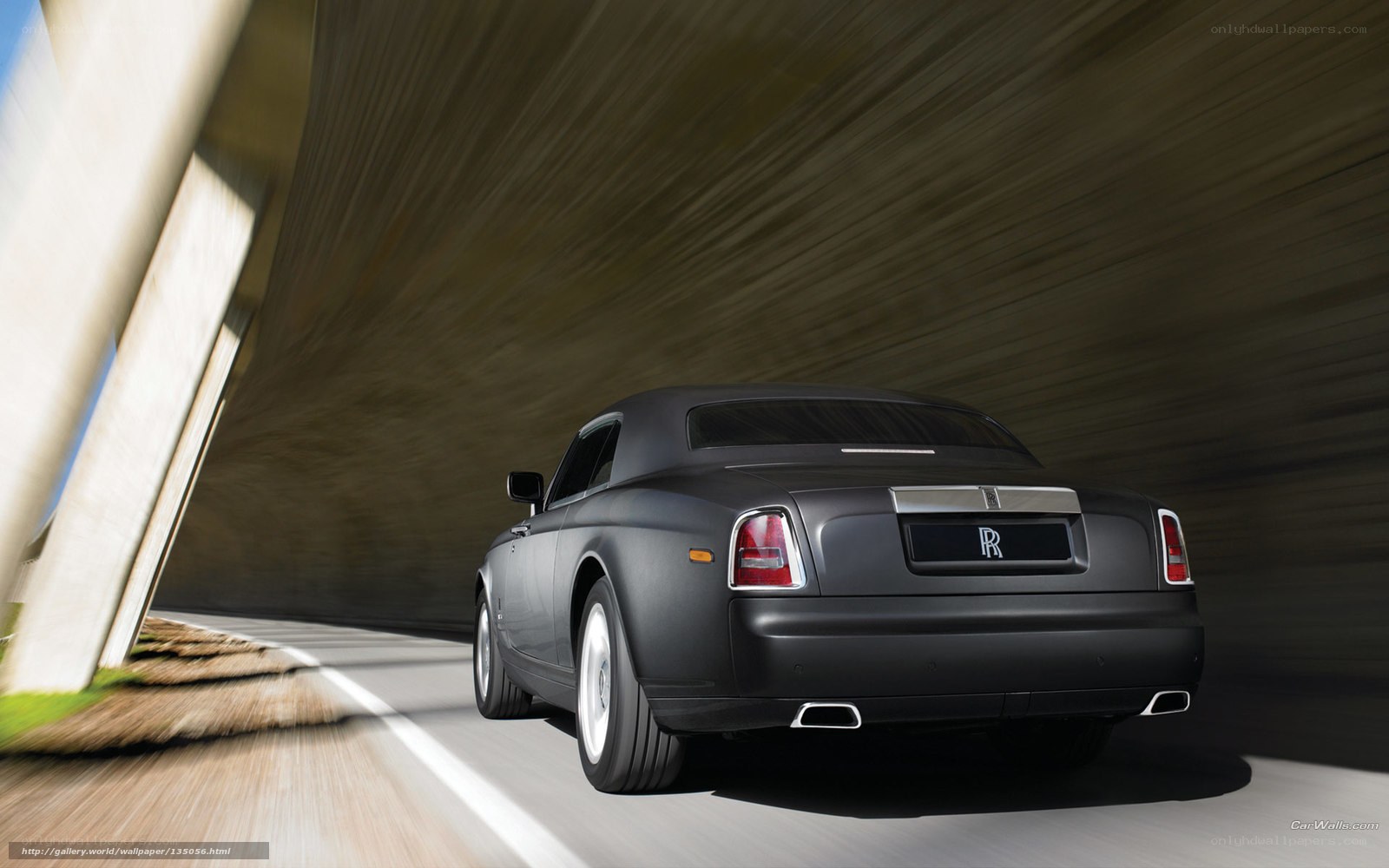 Rolls-Royce in tunnel motion