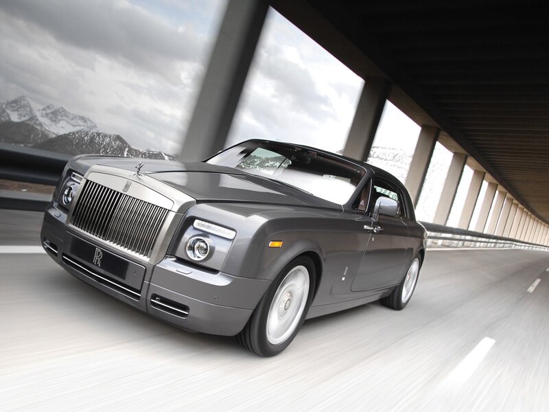 Rolls-Royce on a mountain road