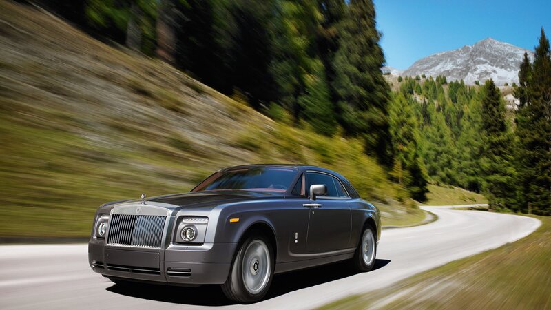 Rolls-Royce on Mountain Road — Gray, Dynamic