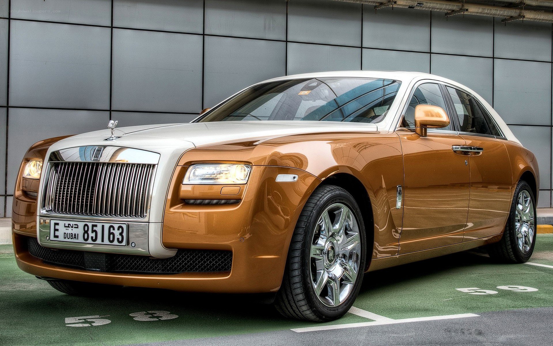 Rolls-Royce parked in Dubai