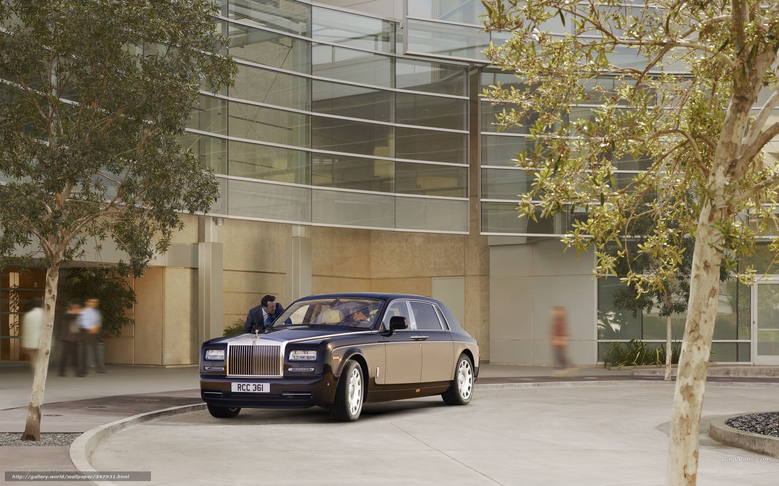Rolls-Royce Phantom at modern building