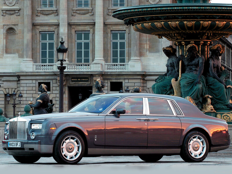 Rolls-Royce Phantom — Gray, Dramatic