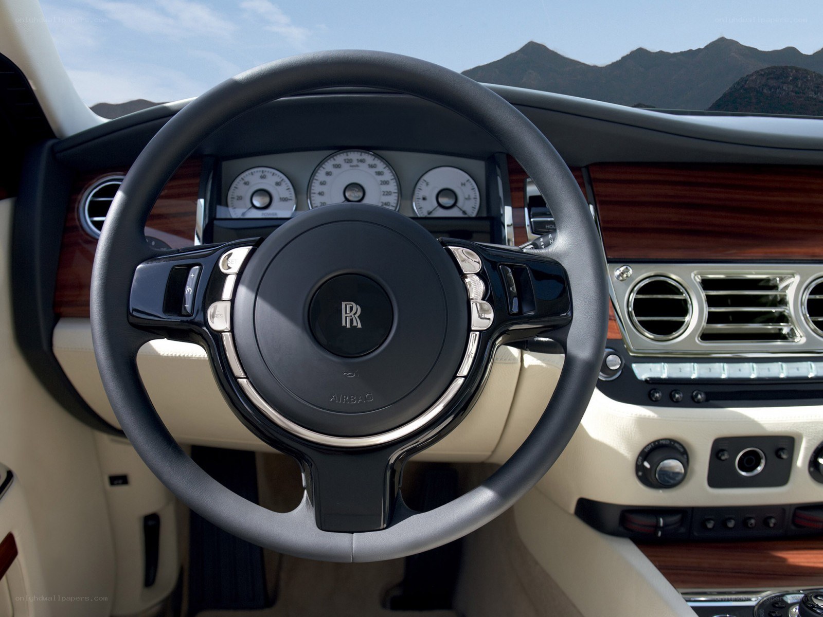 Rolls-Royce steering wheel interior