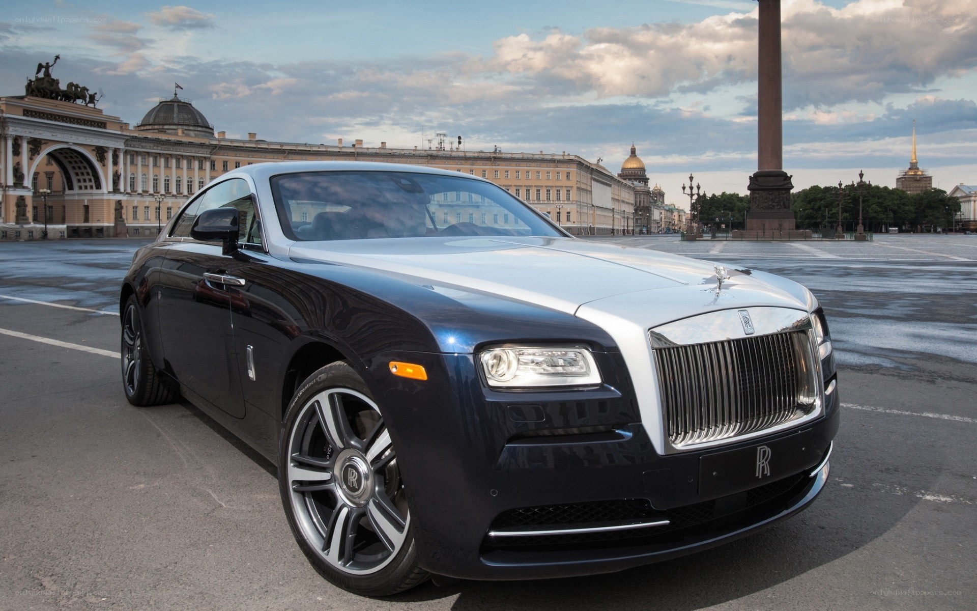 Rolls-Royce Wraith in city square