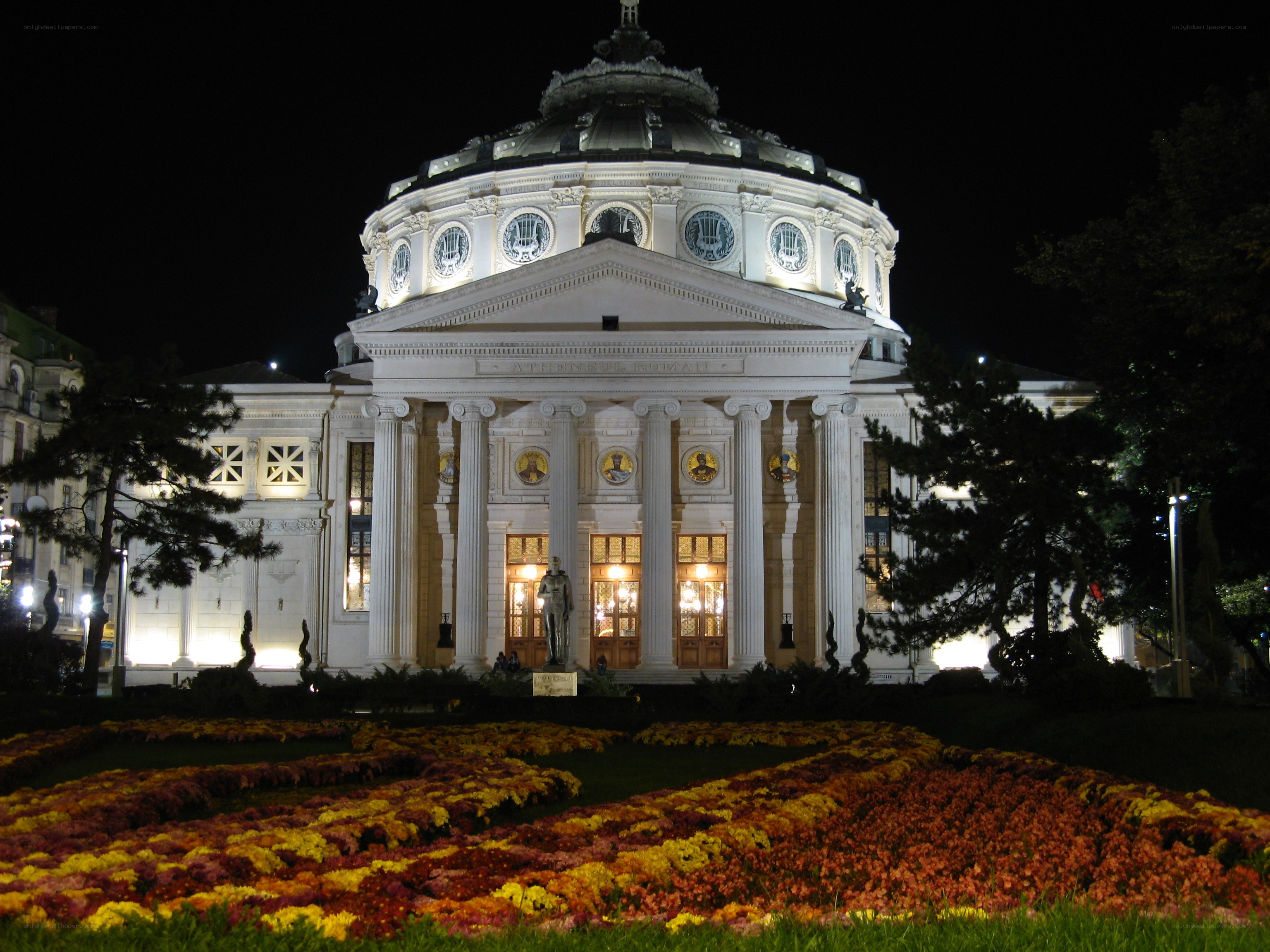 Romanian Athenaeum at night