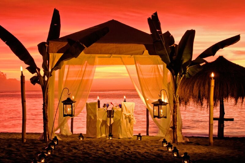 Romantic Beach Dinner Setup — Red