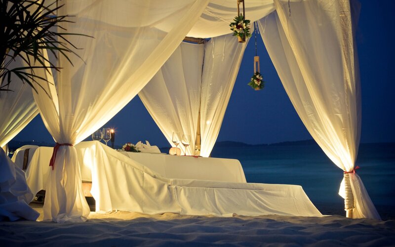 Romantic Beach Dinner Setup — White, Night