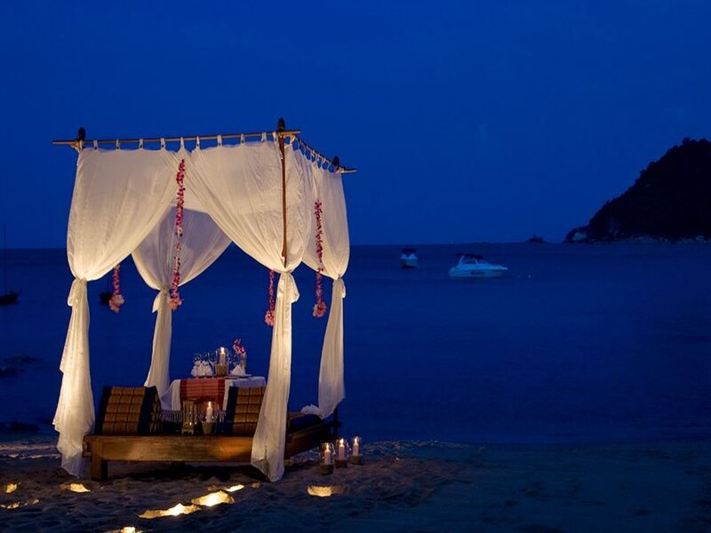 Romantic Beach Setup — Blue