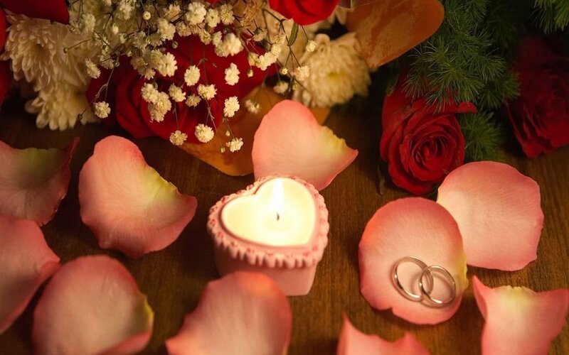 Romantic candlelight arrangement