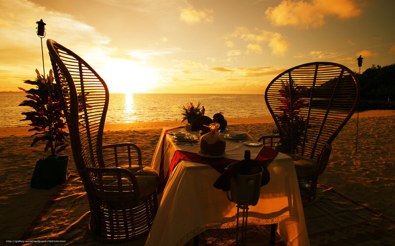 Romantic Dinner on Beach — Gold, Serene