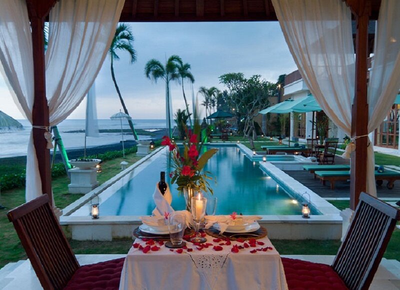 Romantic Dinner Setup — White