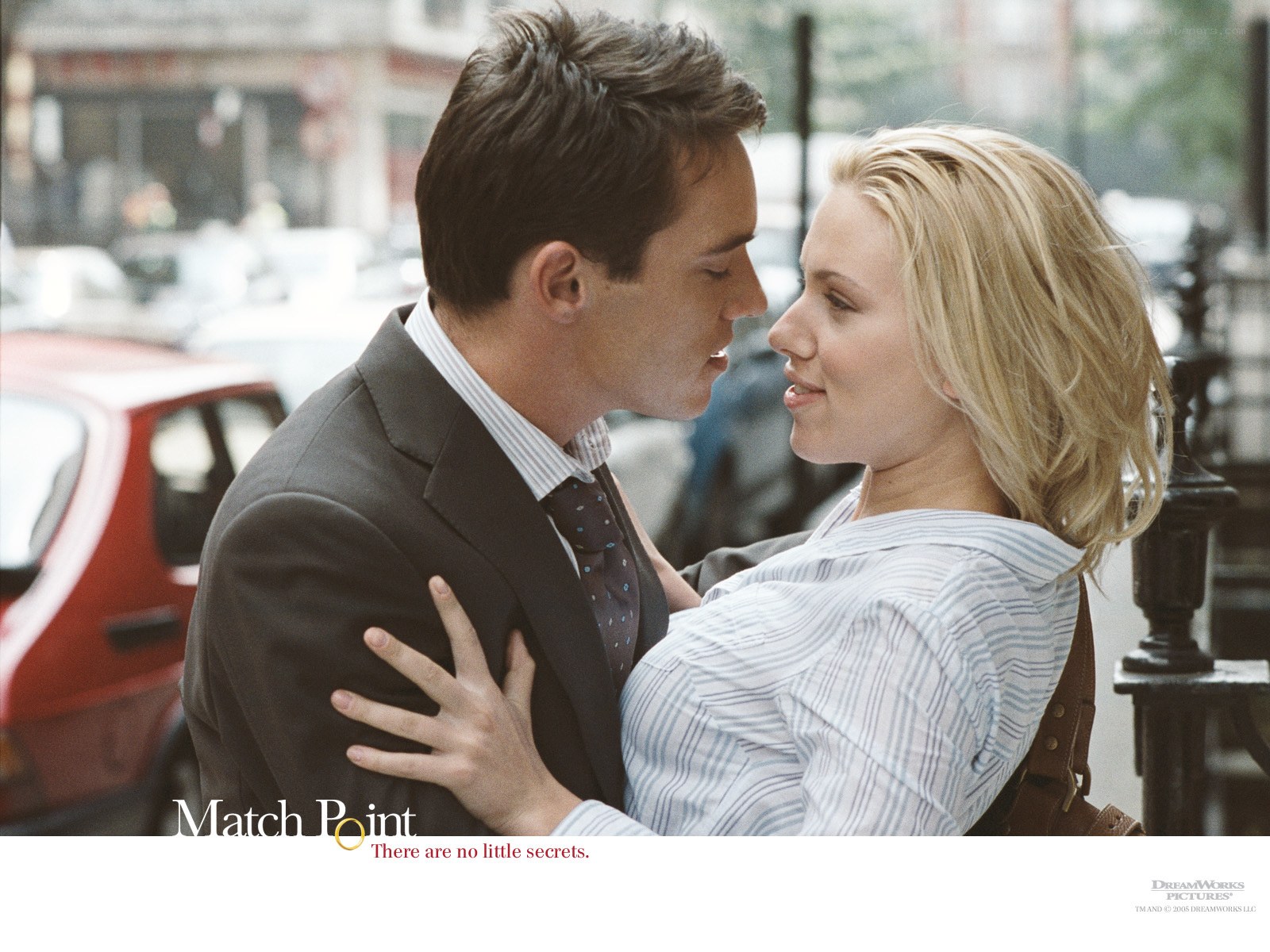 romantic moment in city