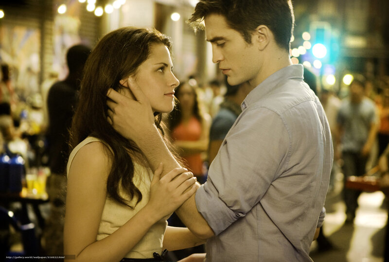 romantic moment in city