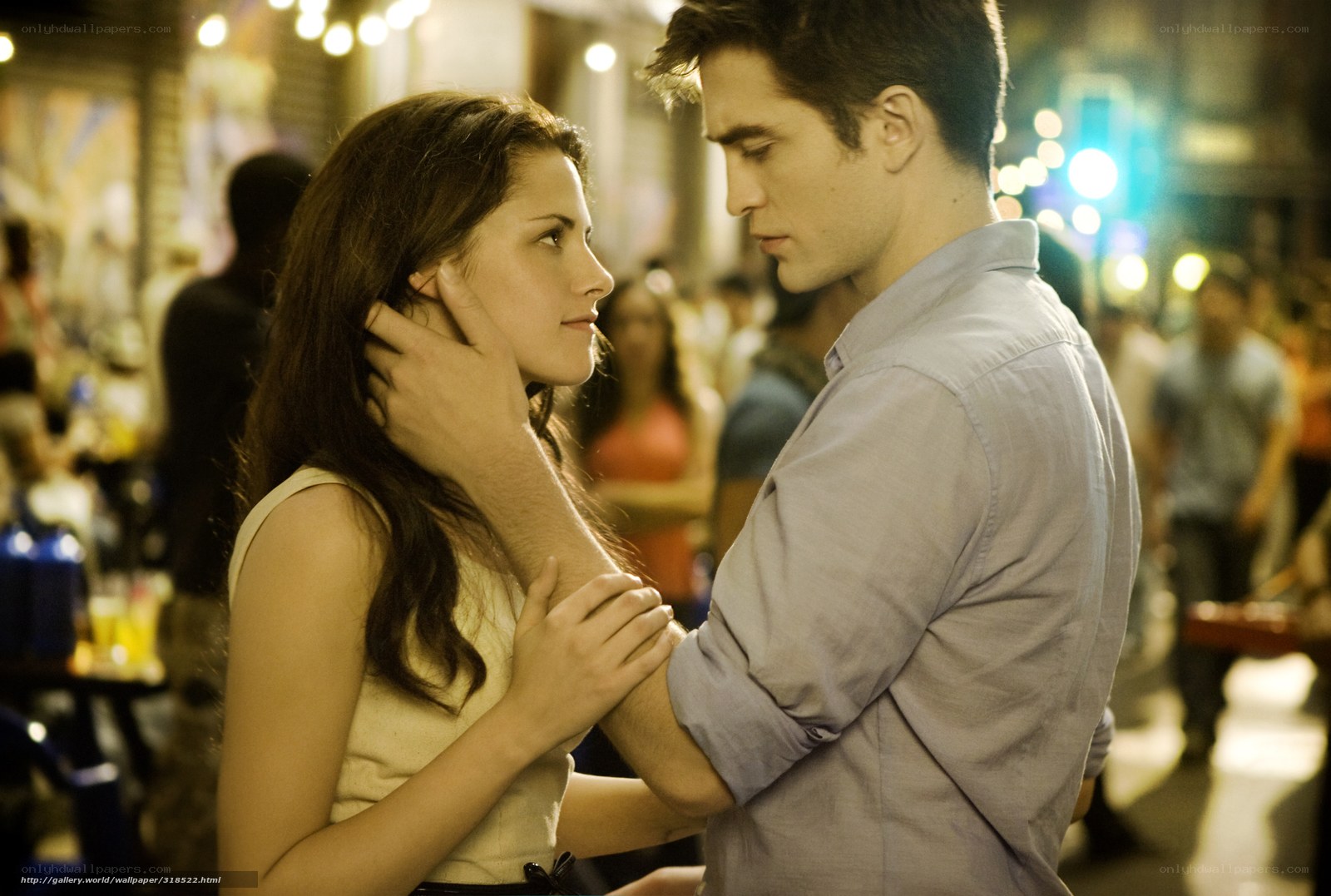 romantic moment in city