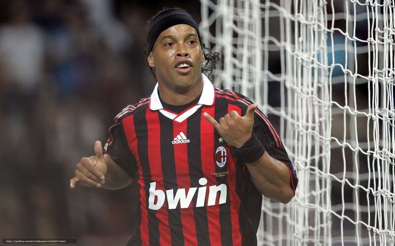 Ronaldinho celebrating goal
