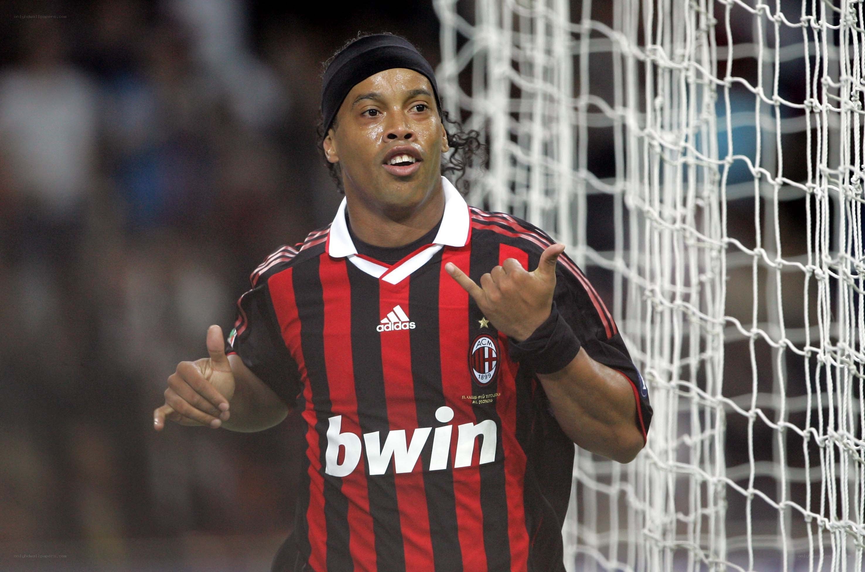 Ronaldinho celebrating goal