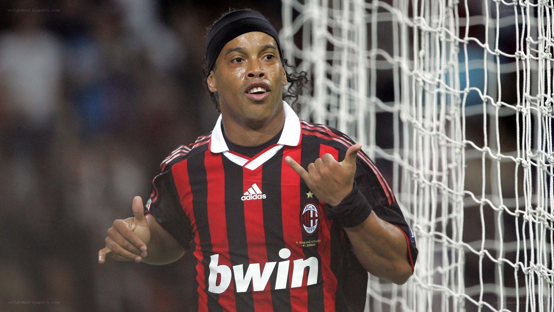 Ronaldinho celebrating goal